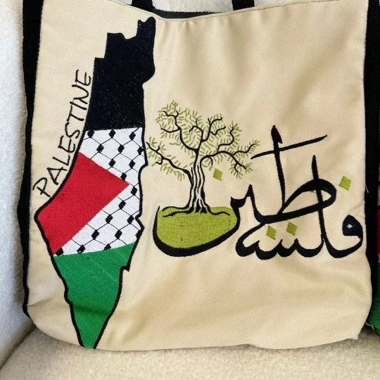 Photo d'un sac brodé palestine